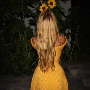 A super cute little yellow dress!